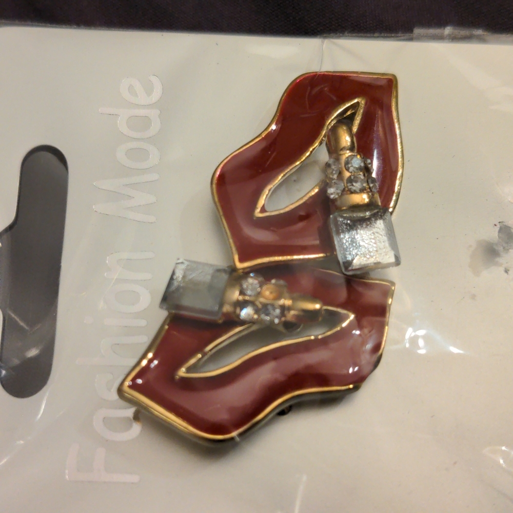 COPY - ❤️ Lipstick Lips Earrings NEW 💋 - Picture 2 of 5